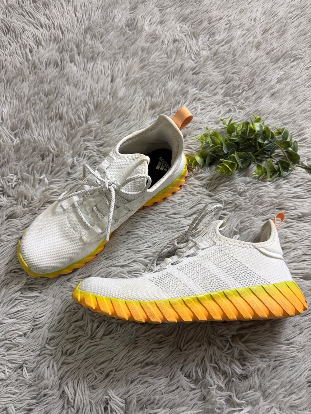 Adidas Kaptir Flow Sneaker white and yellow youth size 7